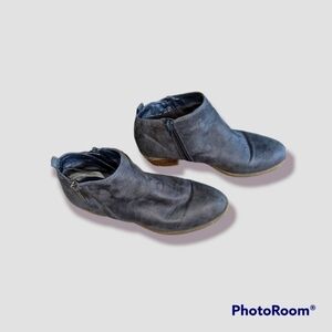 𝅺CARLOS Santana Brie Gray shooties Size 8